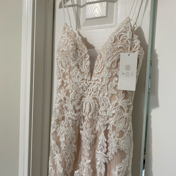 Brand new wedding dress. Last several pictures are from the Nox Anabel web site - Picture 3 of 11